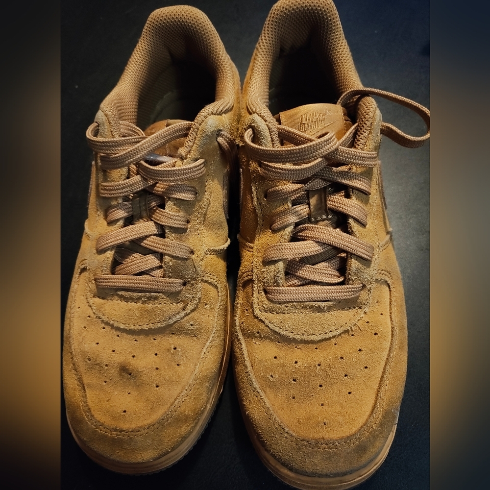 Nike Kids Sneakers in Tan Suede